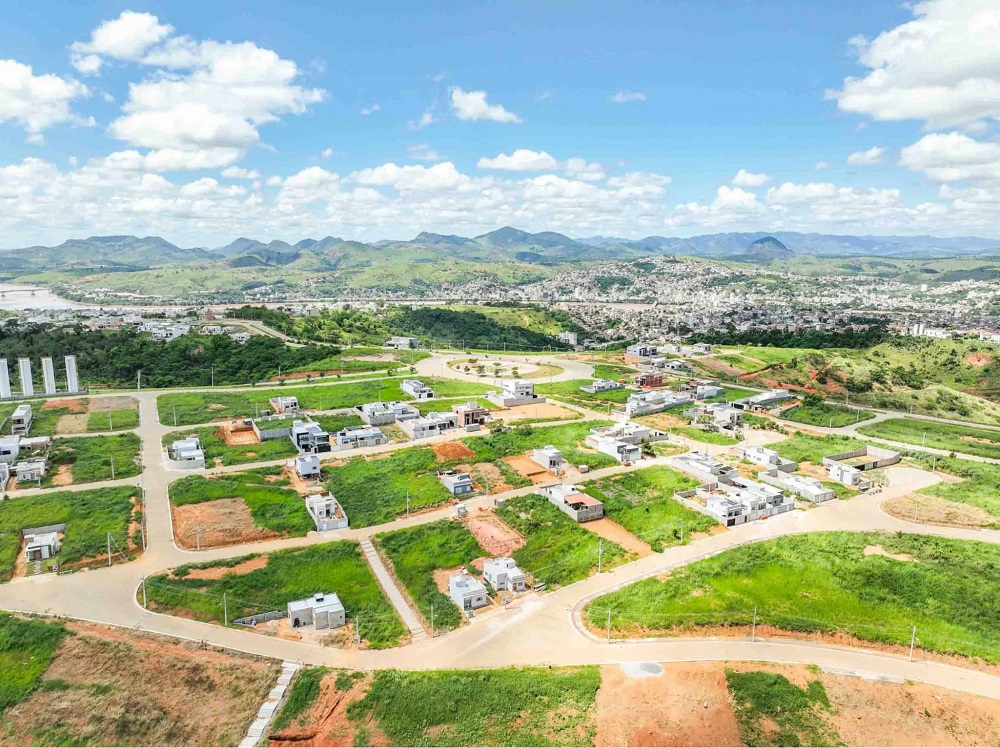 Vista aérea de casas construídas no Residencial Soma Altavista, em São Silvano, Colatina.