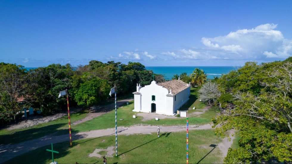 Vista áerea da igreja de São João Batista, no Quadrado. Imagem ilustrativa para post sobre pontos turísticos no ES e na BA, do blog da Soma Urbanismo.