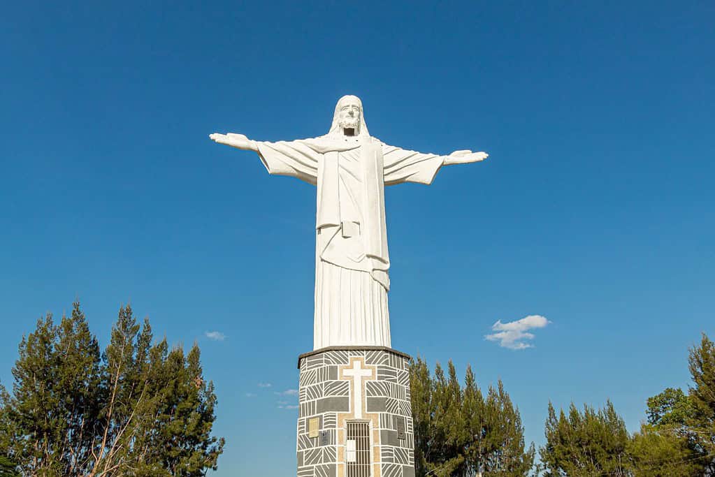 Cristo Redentor da cidade de Guaçuí, no Caparaó capixaba. Imagem para post sobre vantagens de morar em Guaçuí, ES.